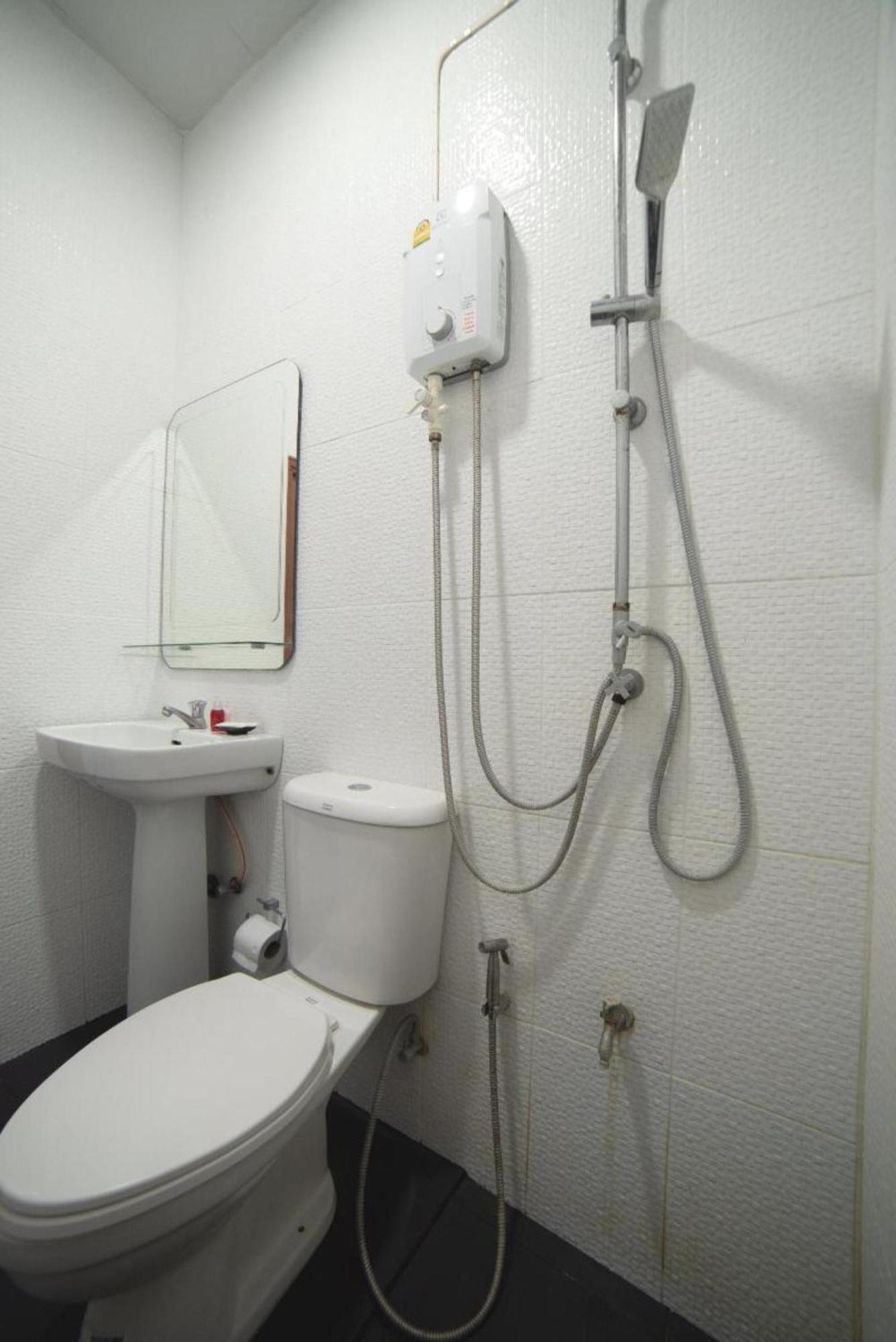 Oyo 465 Krung Kao Traveller Lodge Phra Nakhon Si Ayutthaya Dış mekan fotoğraf