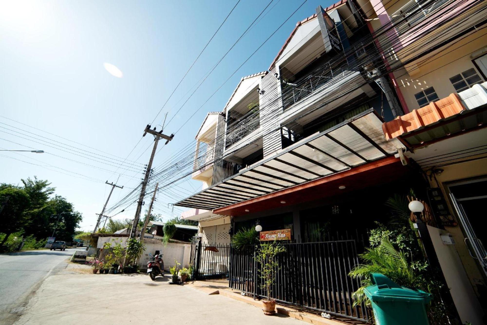 Oyo 465 Krung Kao Traveller Lodge Phra Nakhon Si Ayutthaya Dış mekan fotoğraf
